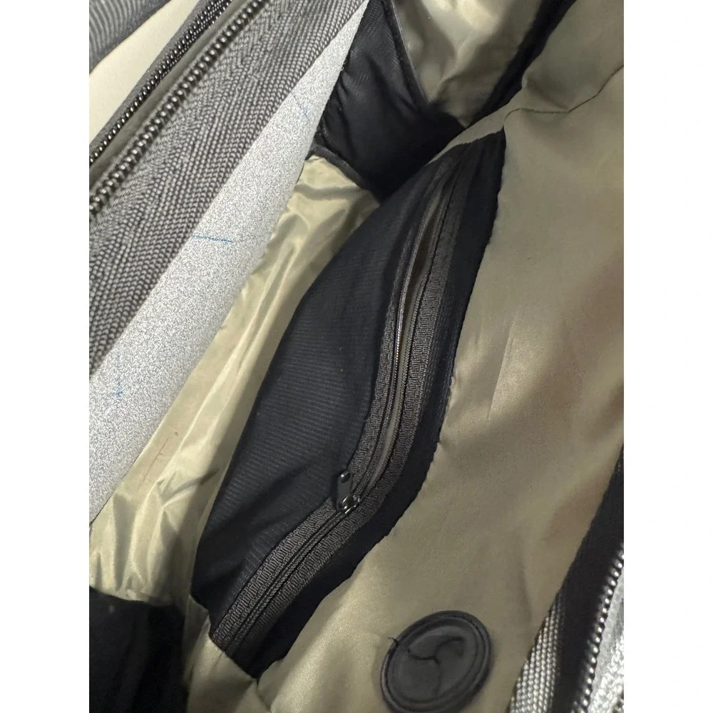 Nomatic Messenger Bag Black Laptop Travel Briefcase Magnetic Buckle $299 retail